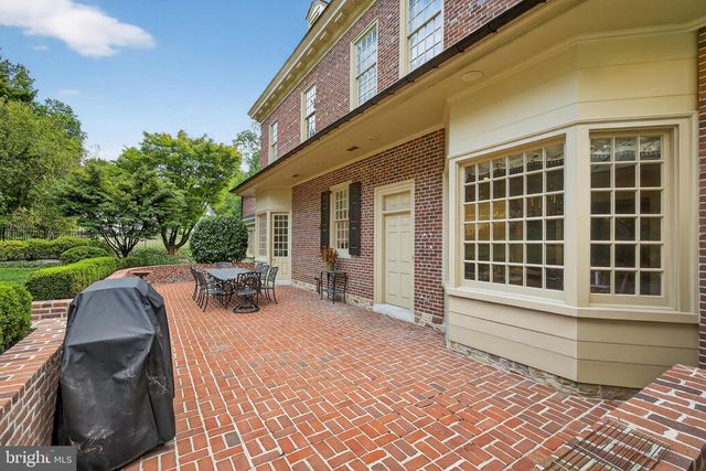 1101 SMALLBROOK LN, York, PA 17403