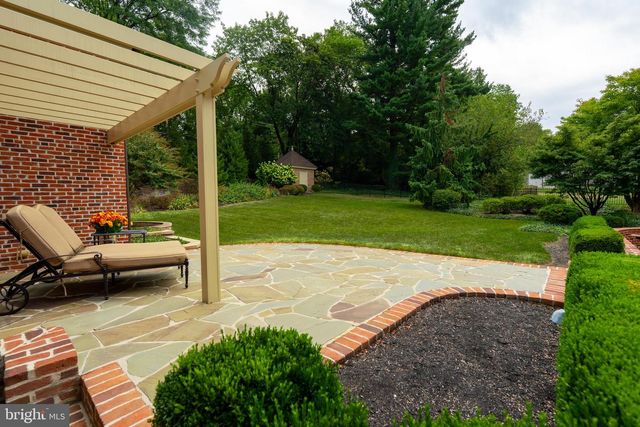 1101 SMALLBROOK LN, York, PA 17403