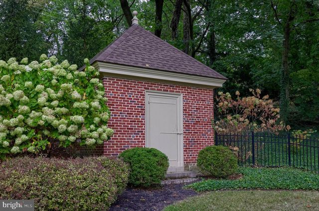 1101 SMALLBROOK LN, York, PA 17403