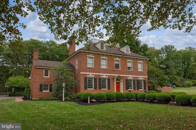 1101 SMALLBROOK LN, York, PA 17403