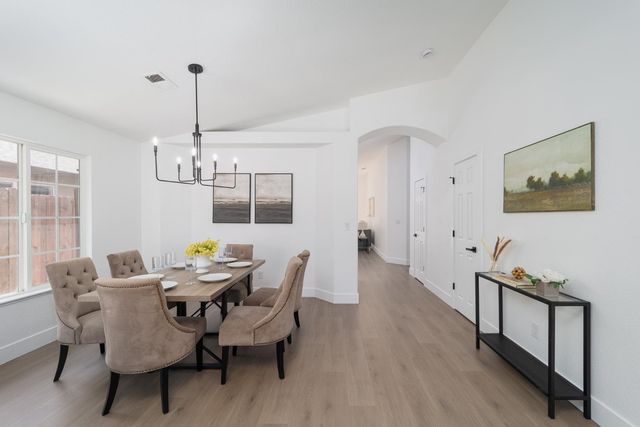 12 Caswell Ct, Sacramento, CA 95838