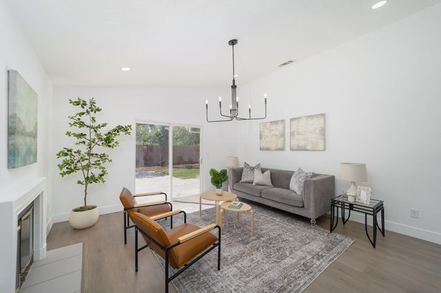 12 Caswell Ct, Sacramento, CA 95838