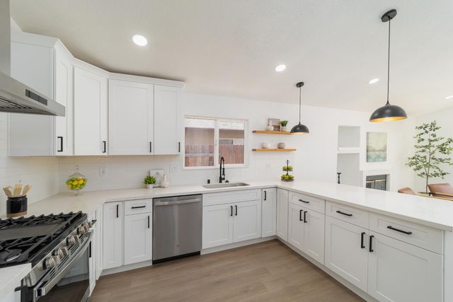 12 Caswell Ct, Sacramento, CA 95838