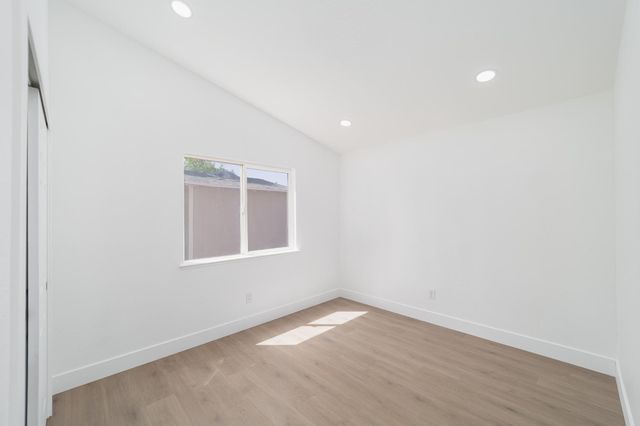 12 Caswell Ct, Sacramento, CA 95838