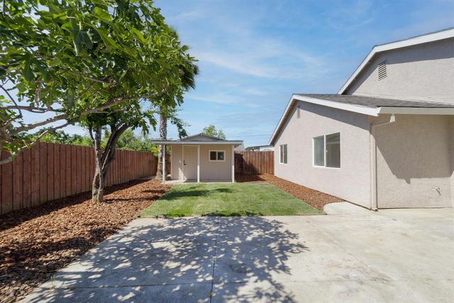 12 Caswell Ct, Sacramento, CA 95838