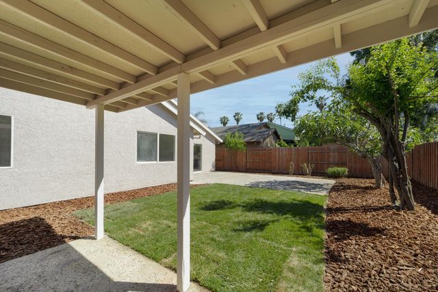 12 Caswell Ct, Sacramento, CA 95838