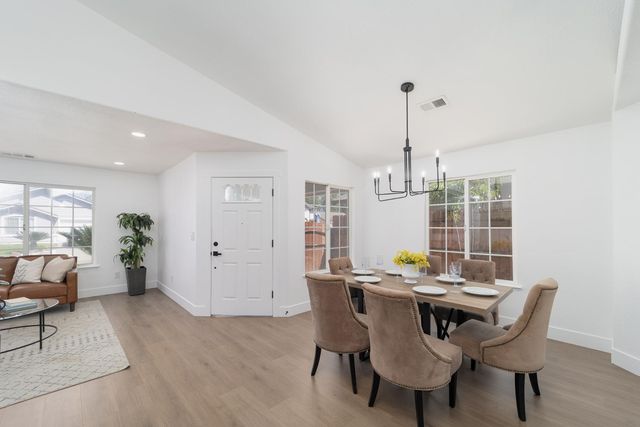 12 Caswell Ct, Sacramento, CA 95838