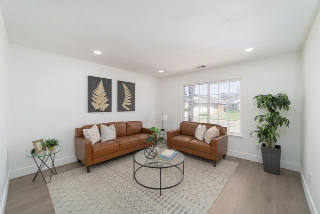 12 Caswell Ct, Sacramento, CA 95838