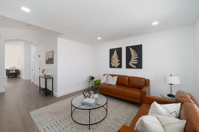 12 Caswell Ct, Sacramento, CA 95838