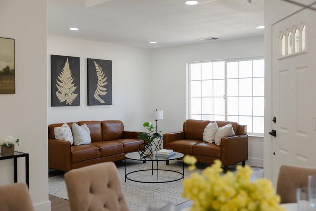 12 Caswell Ct, Sacramento, CA 95838