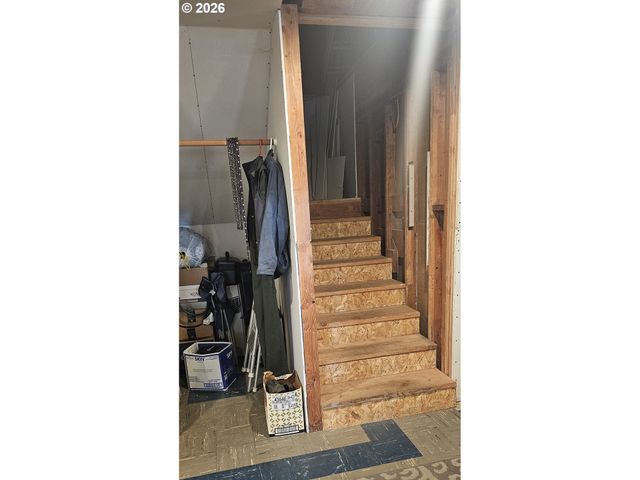 1852 Nw DOGWOOD St, Roseburg, OR 97471