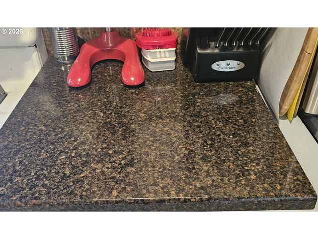 1852 Nw DOGWOOD St, Roseburg, OR 97471