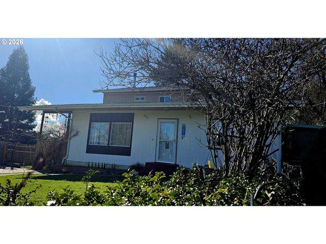 1852 Nw DOGWOOD St, Roseburg, OR 97471