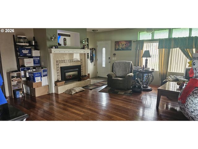 1852 Nw DOGWOOD St, Roseburg, OR 97471