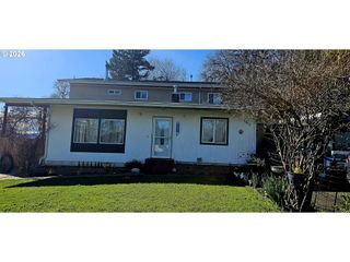 1852 Nw DOGWOOD St, Roseburg, OR 97471