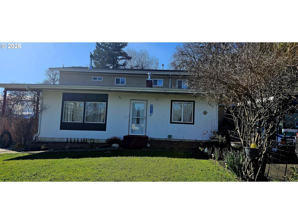 1852 Nw DOGWOOD St, Roseburg, OR 97471