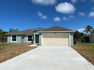 1743 SE Gaskins Circle, Port St Lucie, FL 34952