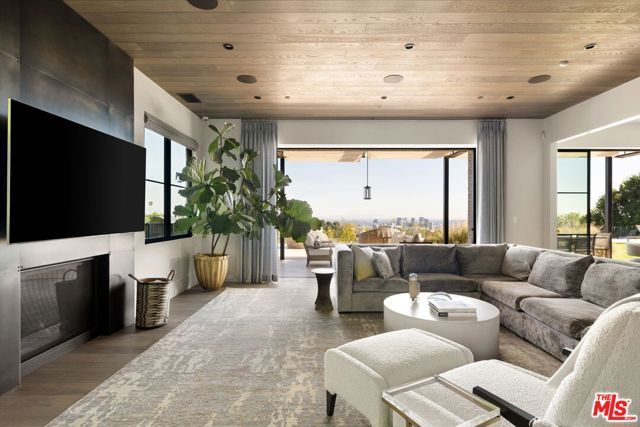 890 Linda Flora Drive, Los Angeles, CA 90049