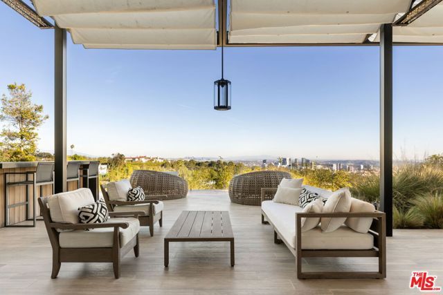 890 Linda Flora Drive, Los Angeles, CA 90049