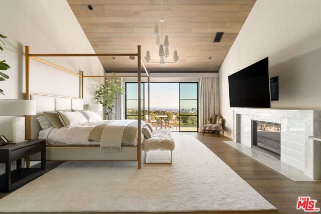 890 Linda Flora Drive, Los Angeles, CA 90049