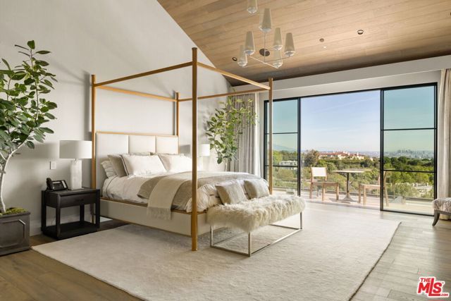 890 Linda Flora Drive, Los Angeles, CA 90049