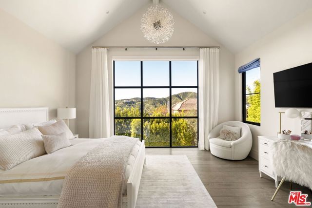 890 Linda Flora Drive, Los Angeles, CA 90049