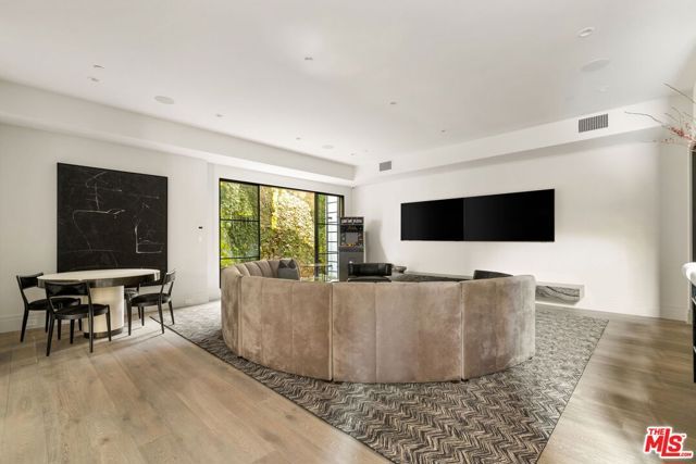 890 Linda Flora Drive, Los Angeles, CA 90049