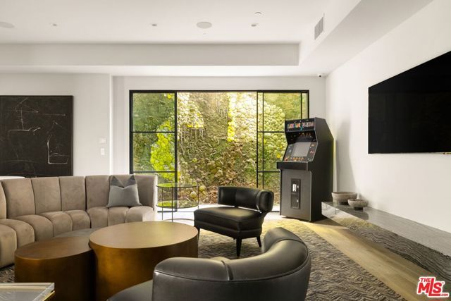 890 Linda Flora Drive, Los Angeles, CA 90049