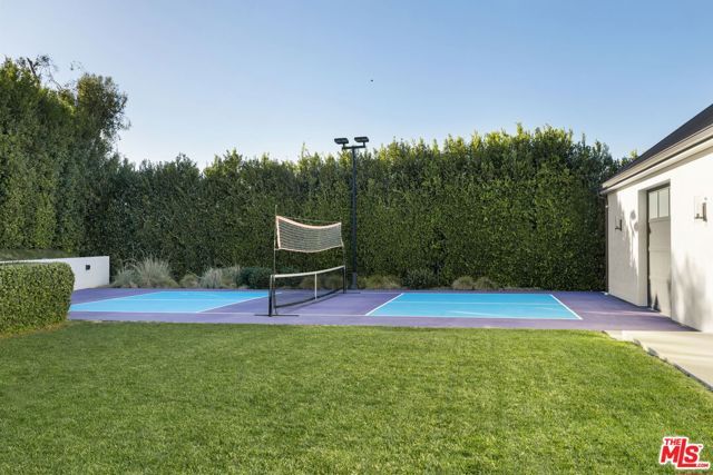 890 Linda Flora Drive, Los Angeles, CA 90049