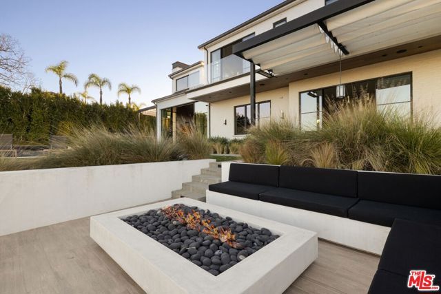 890 Linda Flora Drive, Los Angeles, CA 90049