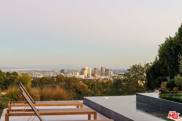 890 Linda Flora Drive, Los Angeles, CA 90049