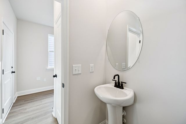 1090 Large Poppy Dr, La Vergne, TN 37086