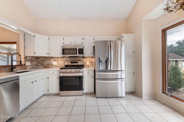 237 Long Meadow Lane, Schenectady, NY 12306