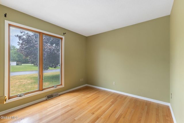 237 Long Meadow Lane, Schenectady, NY 12306