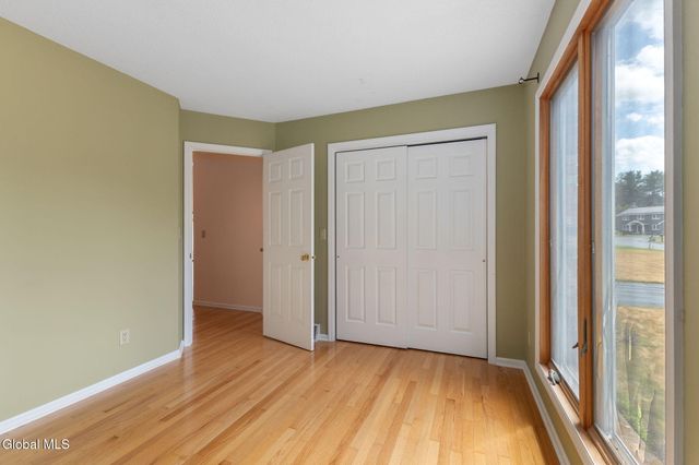 237 Long Meadow Lane, Schenectady, NY 12306