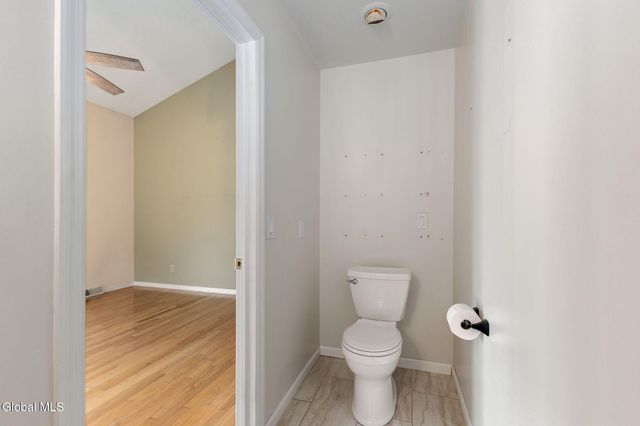 237 Long Meadow Lane, Schenectady, NY 12306