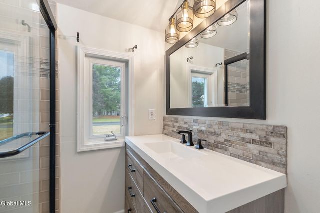 237 Long Meadow Lane, Schenectady, NY 12306
