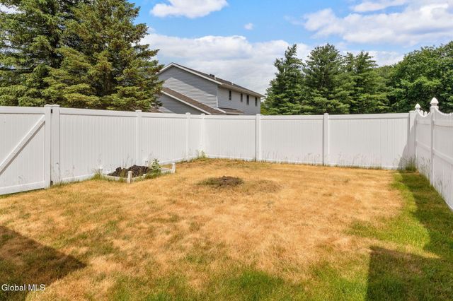 237 Long Meadow Lane, Schenectady, NY 12306