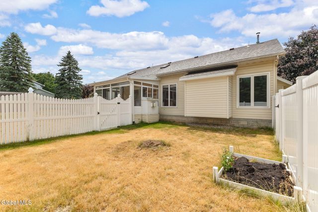 237 Long Meadow Lane, Schenectady, NY 12306