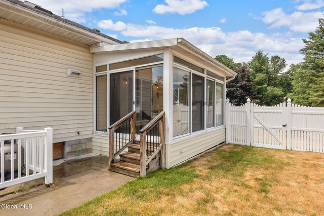 237 Long Meadow Lane, Schenectady, NY 12306