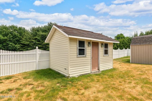 237 Long Meadow Lane, Schenectady, NY 12306