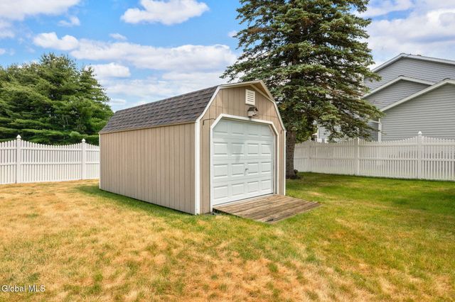 237 Long Meadow Lane, Schenectady, NY 12306
