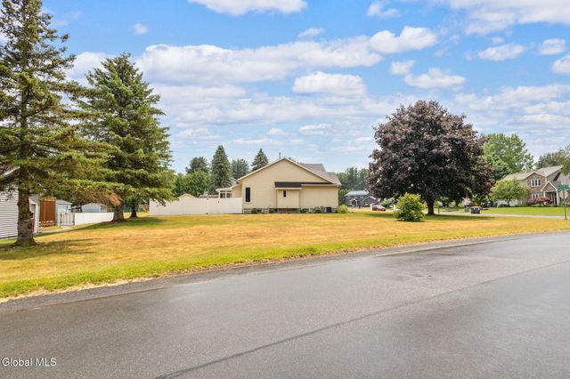 237 Long Meadow Lane, Schenectady, NY 12306