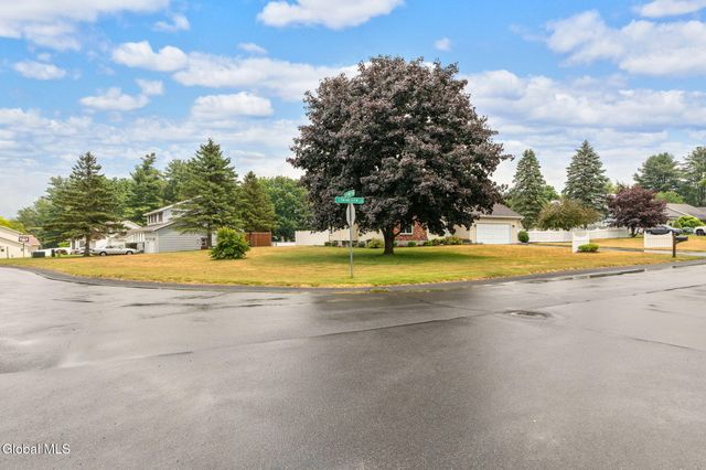 237 Long Meadow Lane, Schenectady, NY 12306
