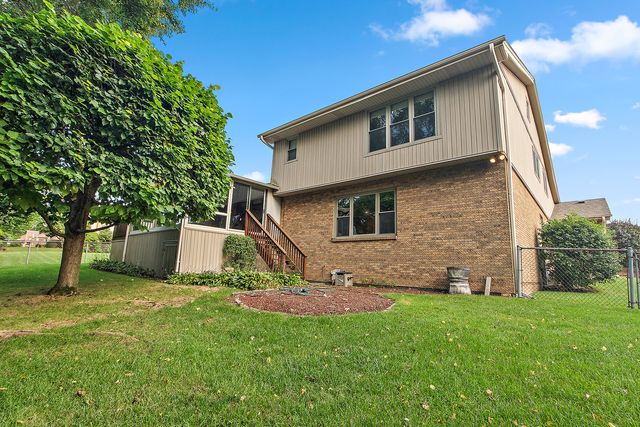 9736 W Pebble Drive, Palos Park, IL 60464
