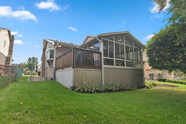 9736 W Pebble Drive, Palos Park, IL 60464