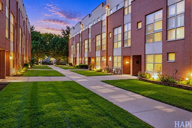 6957 N Western Avenue E, Chicago, IL 60645