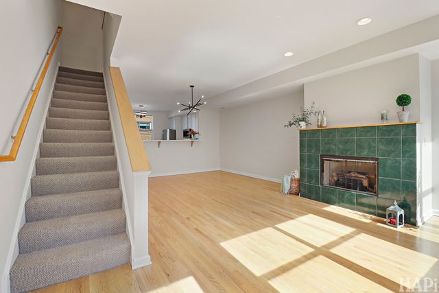 6957 N Western Avenue E, Chicago, IL 60645