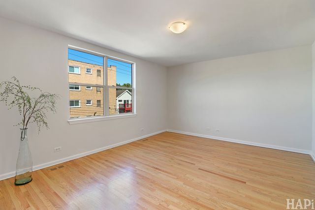6957 N Western Avenue E, Chicago, IL 60645