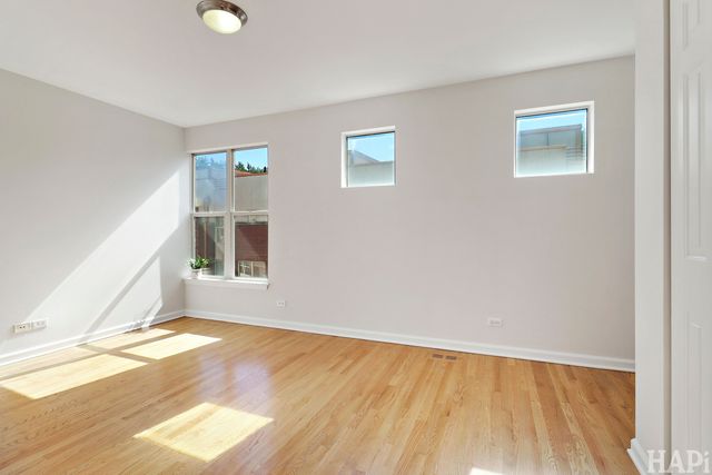 6957 N Western Avenue E, Chicago, IL 60645